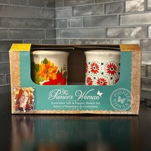 The Pioneer Woman Floral Stoneware Salt & Pepper Shaker Set
